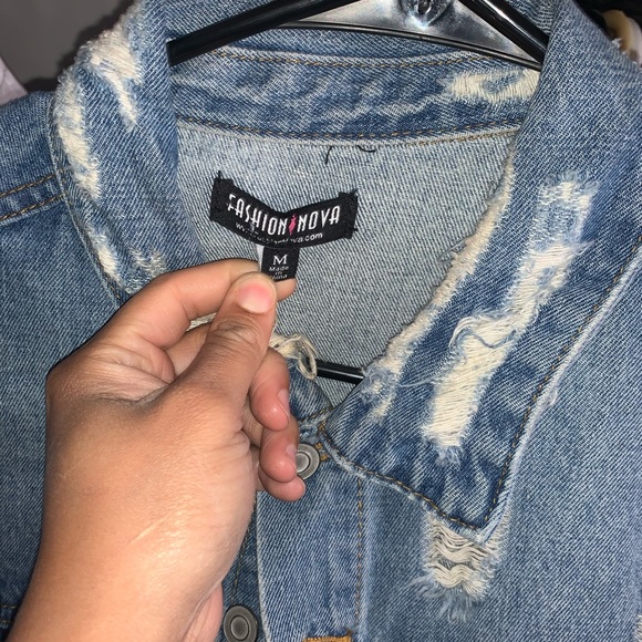 Fashion Nova Distressed denim jacket M - Picture 2 of 3